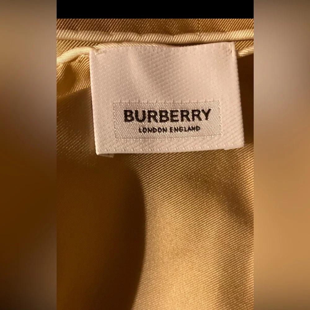 Burberry Silk Scarf 😍 EUC